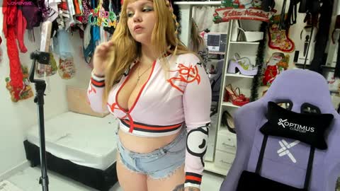 Snapshot of allsson_miller chatting on 01.04.25 allsson_miller online show from 01.04.25