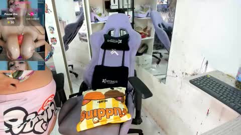 Snapshot of allsson_miller chatting on 10.17.25 allsson_miller online show from 10.17.25