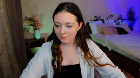 Snapshot of alluringeyess chatting on 09.08.25 alluringeyess online show from 09.08.25