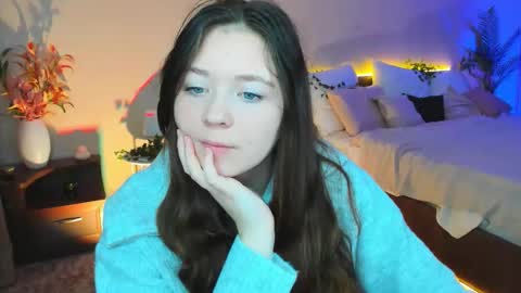 Snapshot of alluringeyess chatting on 10.19.25 alluringeyess online show from 10.19.25