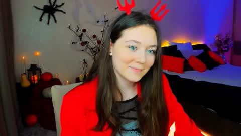 Snapshot of alluringeyess chatting on 10.29.25 alluringeyess online show from 10.29.25