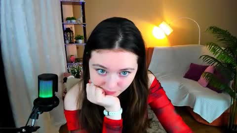 Snapshot of alluringeyess chatting on 11.21.25 alluringeyess online show from 11.21.25