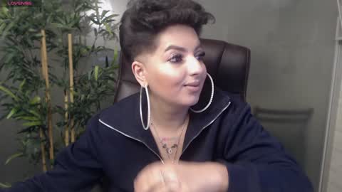 Snapshot of allyiah chatting on 01.08.25 online show from 01.08.25