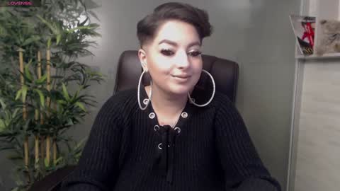 Snapshot of allyiah chatting on 02.04.25 online show from 02.04.25