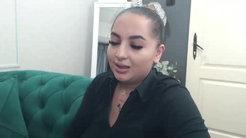 Snapshot of allyiah chatting on 04.29.26 online show from 04.29.26