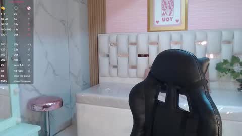 Allysa  online show from 10.22.25