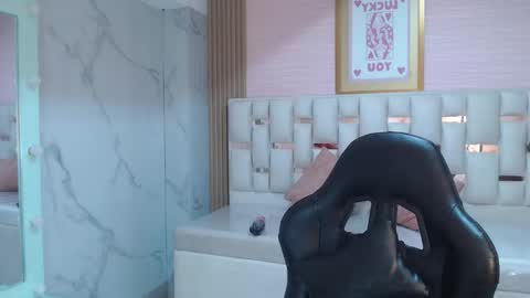 Allysa  online show from 11.10.25