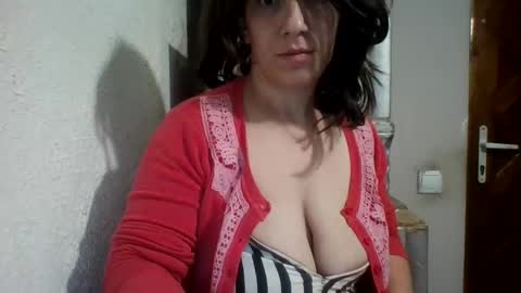 Snapshot of alma_amy chatting on 12.15.24 Alma online show from 12.15.24