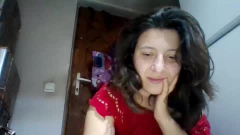 Snapshot of alma_amy chatting on 01.01.25 Alma online show from 01.01.25