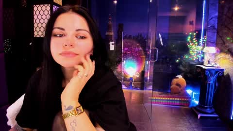 Snapshot of alma_pearl chatting on 12.17.24 Alma online show from 12.17.24