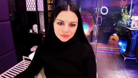 Snapshot of alma_pearl chatting on 02.20.25 Alma online show from 02.20.25