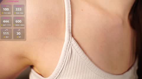 Snapshot of alma_yammy chatting on 12.14.24 Alma online show from 12.14.24