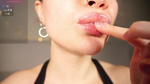 Snapshot of alma_yammy chatting on 02.01.25 Alma online show from 02.01.25