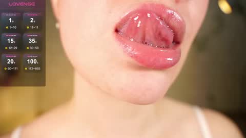 Snapshot of alma_yammy chatting on 11.26.25 Alma online show from 11.26.25