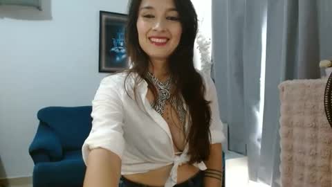 Snapshot of almaglow chatting on 05.22.26 Alma online show from 05.22.26