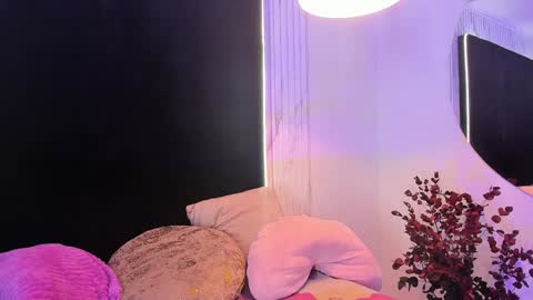 Snapshot of almendraevans chatting on 02.07.25 ALMENDRAEVANS online show from 02.07.25