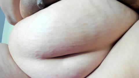 Snapshot of alondra_zaens chatting on 01.04.25 Alondra online show from 01.04.25