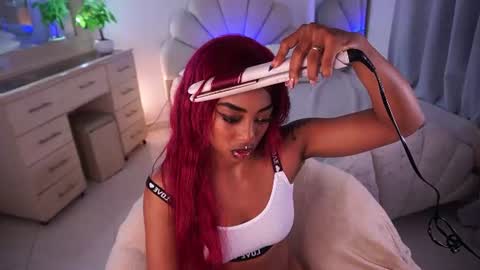 Snapshot of alondrraparrow chatting on 06.19.26 Alondra online show from 06.19.26