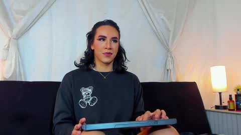 Hazel Bowie online show from 02.06.25