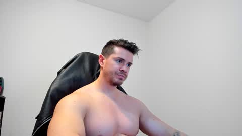 Snapshot of alphagodleatherking92 chatting on 01.05.25 LeatherMaster online show from 01.05.25