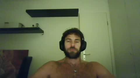 Snapshot of alphah_hunk chatting on 10.21.25 alphah_hunk online show from 10.21.25