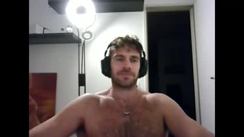 Snapshot of alphah_hunk chatting on 11.18.25 alphah_hunk online show from 11.18.25