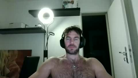 Snapshot of alphah_hunk chatting on 11.22.25 alphah_hunk online show from 11.22.25