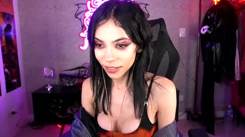 Sofie Kimino online show from 02.05.25