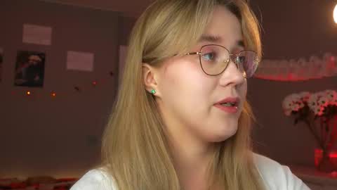 Snapshot of aluntick chatting on 11.09.25 Amelia NEXT STREAM online show from 11.09.25