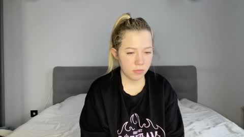 Snapshot of alyrasun chatting on 03.16.26 Al online show from 03.16.26