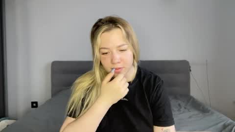 Snapshot of alyrasun chatting on 03.23.26 Al online show from 03.23.26