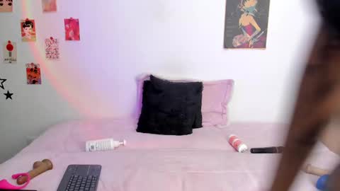 Snapshot of alyxroses chatting on 03.08.25 online show from 03.08.25