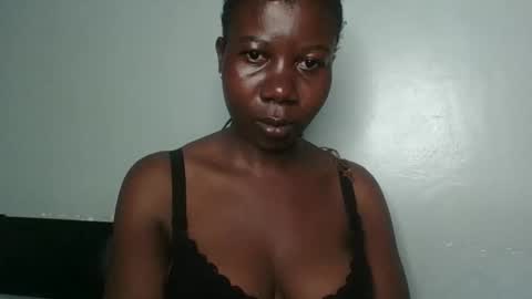 Snapshot of am_creme_delight chatting on 04.18.26 am_creme_delight online show from 04.18.26