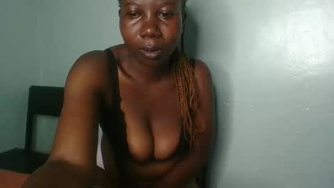 Snapshot of am_creme_delight chatting on 04.21.26 am_creme_delight online show from 04.21.26