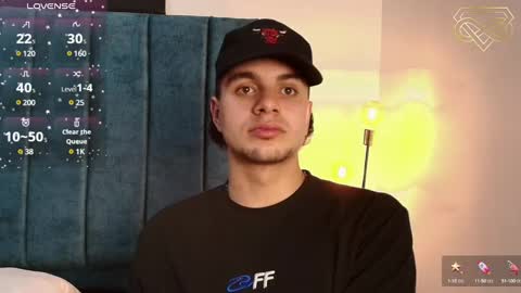 Snapshot of amadeo_wild chatting on 01.10.25 Amadeo Wild online show from 01.10.25