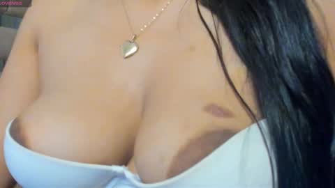 Snapshot of amaia_mendoza chatting on 02.11.25 Amaia Mendoza online show from 02.11.25