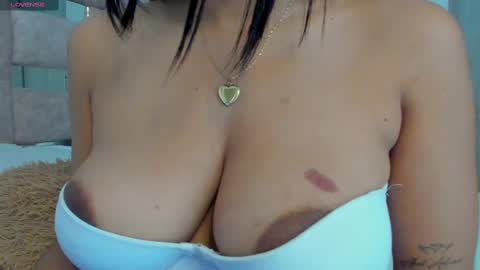 Snapshot of amaia_mendoza chatting on 02.22.25 Amaia Mendoza online show from 02.22.25