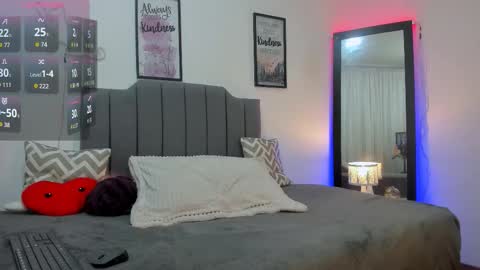 Hi Im AmaiaHelp me reach 100 likes online show from 09.11.25