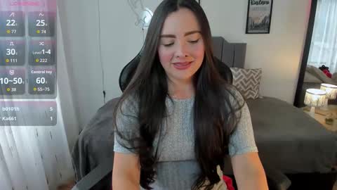 Hi Im AmaiaHelp me reach 100 likes online show from 10.15.25