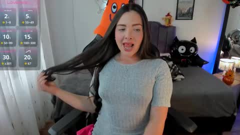 Hi Im AmaiaHelp me reach 100 likes online show from 10.23.25