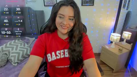 Hi Im AmaiaHelp me reach 100 likes online show from 01.06.26