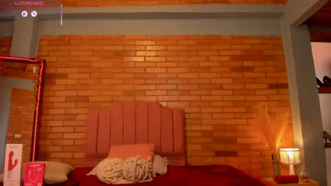 Snapshot of amaia_monet chatting on 06.20.26 Hi Im AmaiaHelp me reach 100 likes online show from 06.20.26