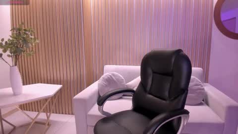 Amalia cruss online show from 09.20.25