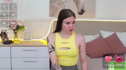 Snapshot of amaliabell chatting on 10.10.25 Amalia online show from 10.10.25