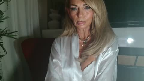 Snapshot of amanda0803 chatting on 06.11.26 Angel or Demon online show from 06.11.26