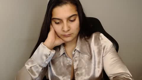 Snapshot of amanda5star chatting on 01.25.25 The queen of the biceps online show from 01.25.25