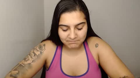 Snapshot of amanda5star chatting on 01.27.25 The queen of the biceps online show from 01.27.25