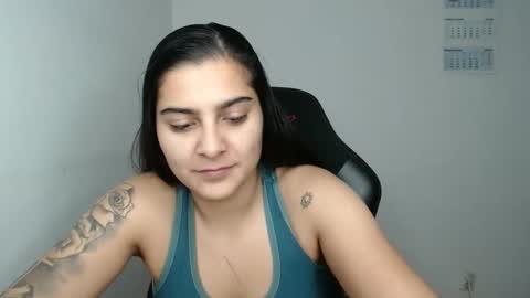 Snapshot of amanda5star chatting on 11.27.25 The queen of the biceps online show from 11.27.25