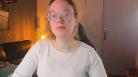 Snapshot of amanda_butlerr chatting on 10.11.25 Hi im Amanda online show from 10.11.25