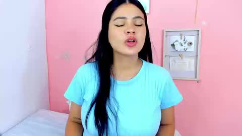 Snapshot of amanda_lorense chatting on 10.24.25 Thalia online show from 10.24.25